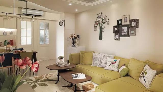 76平欧式二居室，餐厅彩色木质餐厅家具让这个空间更年轻活跃