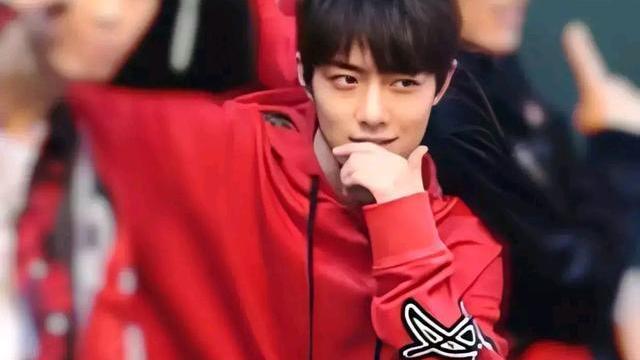 肖战|肖战的颜值巅峰永远在下一年，每个年龄段都让人感觉不一样的心动