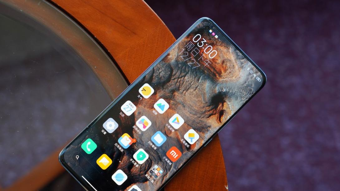 小米科技|从4699元跌至2299元，12GB+256GB+2K屏，从高档市场跌至中档市场