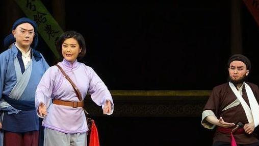 街拍|文革中《杜鹃山》的改编是艺术的升华，现如今创排《乌豆》是倒退