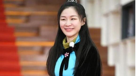 金靖|喜剧演员金靖，春晚一夜成名后，事业却走向“下坡路”