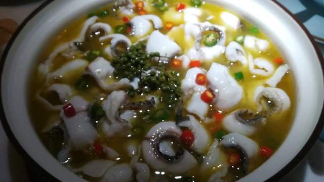 青花椒鱼的家常做法，鱼肉鲜嫩麻辣爽口，吃了还想吃