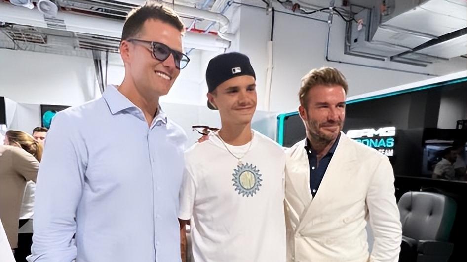 贝克汉姆|贝克汉姆带二儿子准二儿媳看F1，小情侣清新打扮，比哥嫂还甜蜜