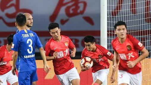 广州队|广东媒体做出最新报道：广州队29人离队，球迷：全华班终于实现了