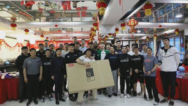 新疆男篮|新疆男篮最新消息！阿的江突传伤病，齐麟喜提大奖，25号出发顺德