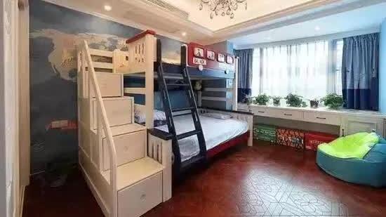 将飘窗改成书桌，它们俩真是绝配，太完美了！