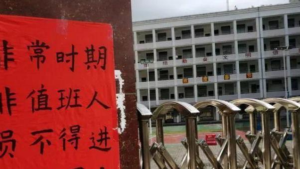 00后|第一批00后大学毕业了，网友：大学四年，上了三年网课！