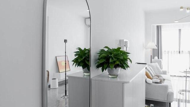 看了这个家才知道，这才是真正的极简装修，全屋刮大白墙很好看！