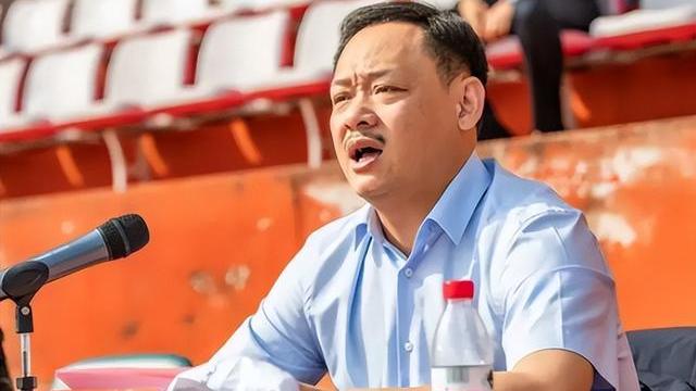 占旭刚|奥运冠军占旭刚久违亮相！提拔孙杨成副处长，娶空姐初恋官至副厅