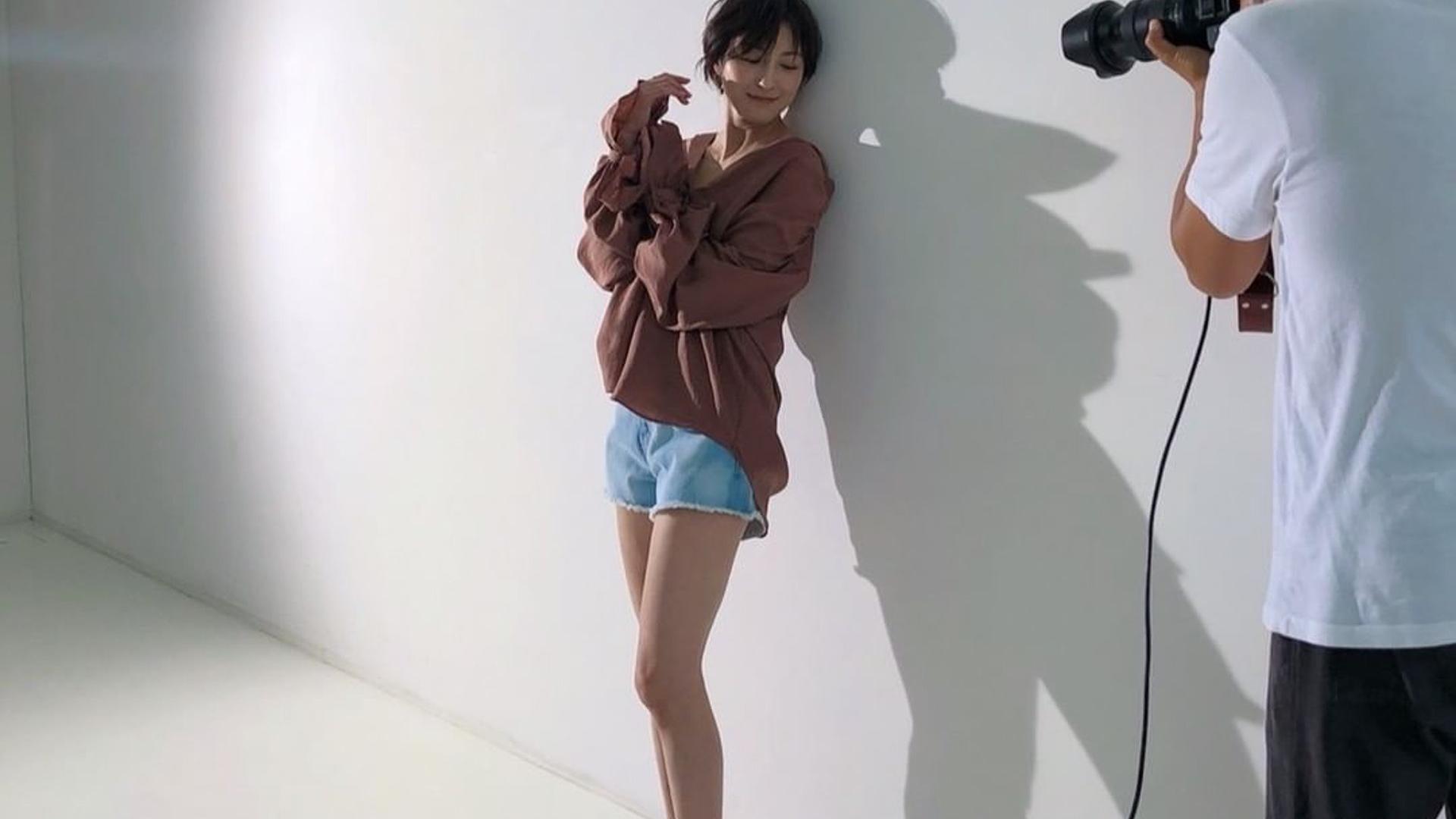 广末凉子|41岁广末凉子复出拍广告，穿热裤秀纤细美腿，被赞保养完好