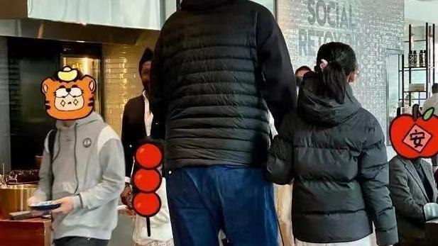 姚明|41岁姚明近况曝光！面庞沧桑陪11岁女儿过早，体重超400斤亮红灯