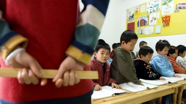 中小学“新型体罚”令学生防不胜防，老师没有打骂，却有些难熬
