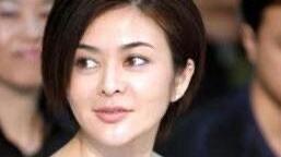 关之琳|57岁关之琳真自信，不化妆都敢直面高清镜头，戴眼镜也难掩年龄感