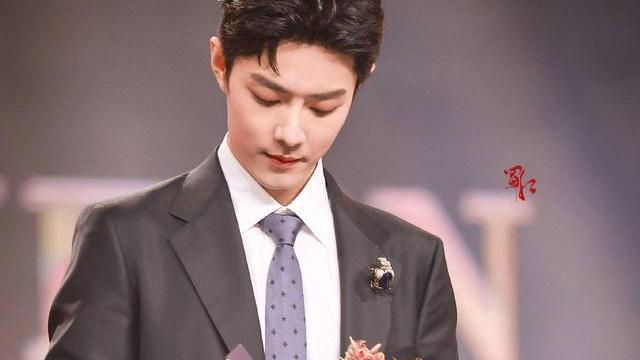 肖战|《百事》官宣肖战国风大片霸屏9城，邀请大家错峰打卡，场面壮观