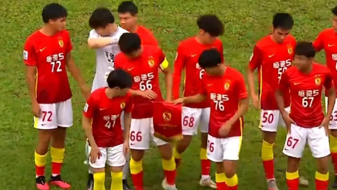 川崎前锋|0-1！半场广州队射门次数2-12，川崎前锋占据绝对优势只进一球