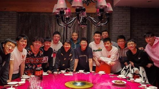 郭霄汉|德云社郭霄汉深夜发文，却被粉丝和同行调侃，评论区画风集体跑偏