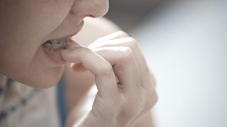 疾病|体内有癌，手部先知？指甲若长成4种样子，可能是癌或疾病的信号