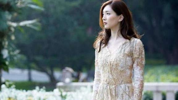 江疏影|江疏影第一次上综艺节目，那年的她还很清纯，像个“小土妹”