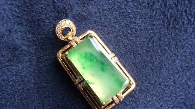 翡翠|想要收藏翡翠首饰，那么就要那些档次高的，这样的价值更高