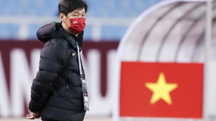 国足|国足包机归来！洛国富等从更衣室直奔机场，李霄鹏率队隔离21天