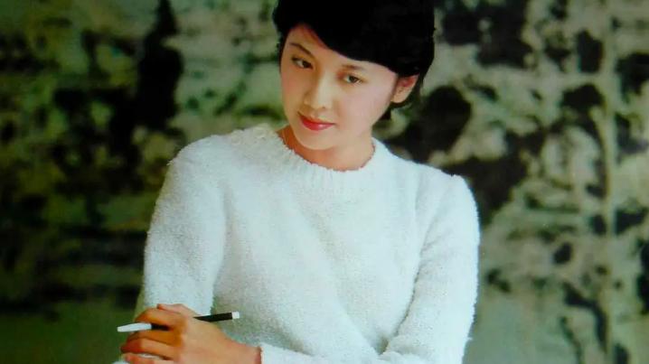 西游记|“东方美人”朱琳：与丈夫恩爱42年，坚持不生孩子，现状怎样了？