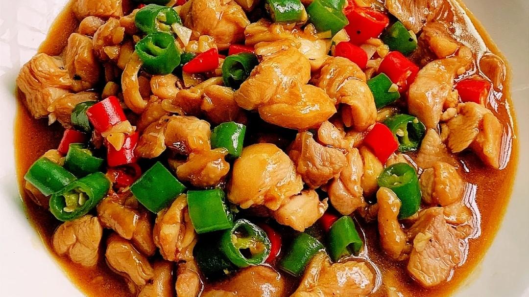 黄瓜|鲜香入味巨下饭的家常菜：尖椒炒鸡，香炒花生芽，韭菜苗炒鸡蛋