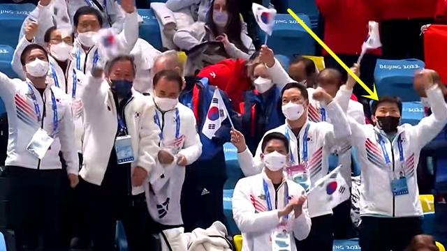 篮网队|韩国拿下冬奥会首金！国乒昔日劲敌狂喜，站在看台上振臂高呼