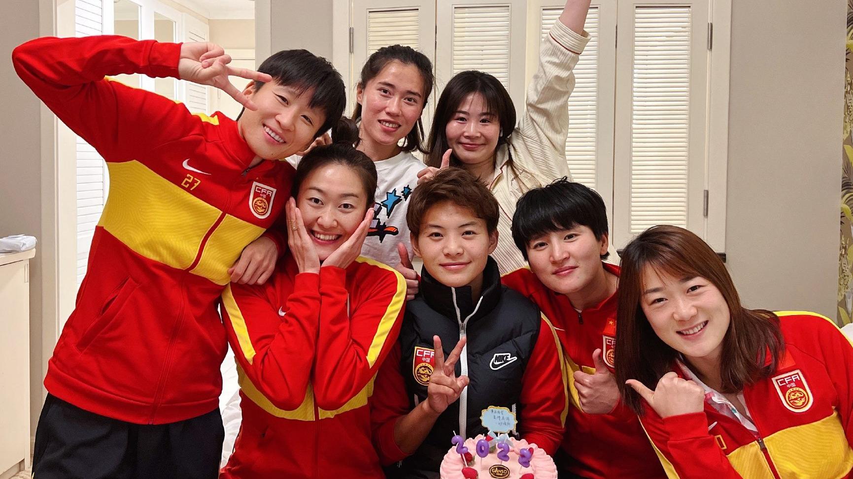 中国女足|3-1，3连胜！中国女足淘汰越南进4强，提前晋级世界杯，男足羞愧