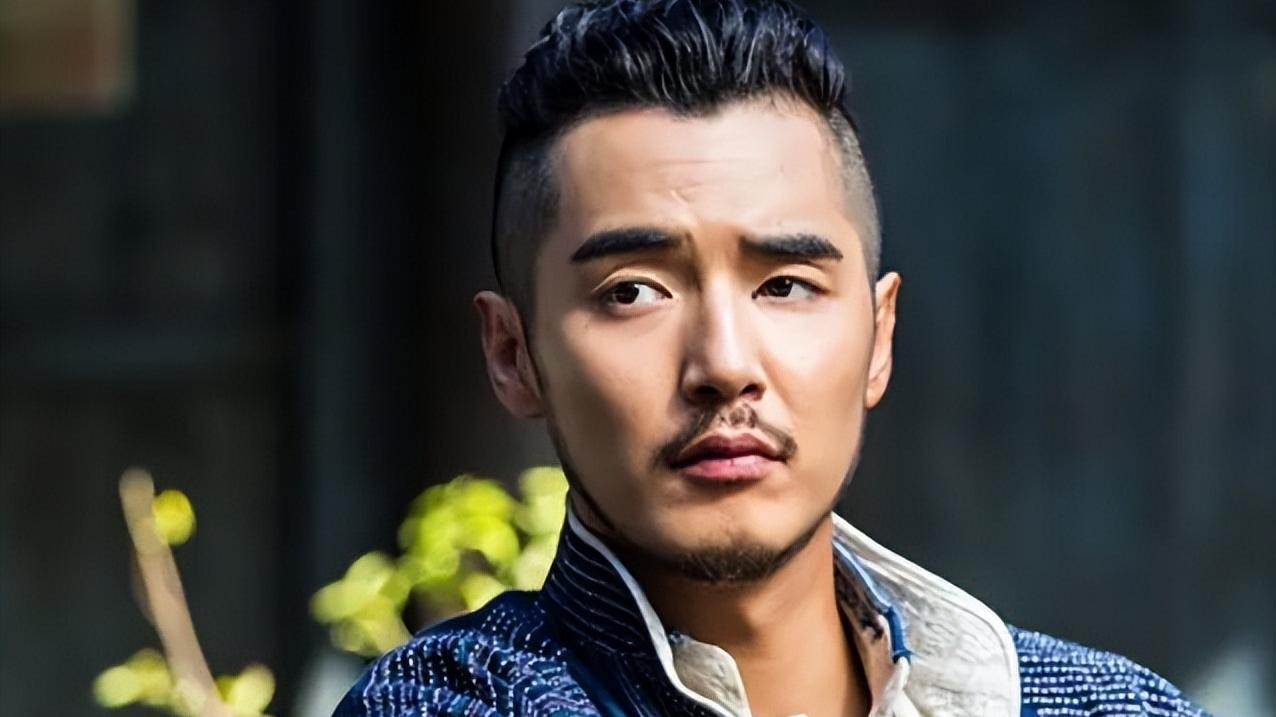 金世佳|金世佳：一句话得罪半个娱圈，却被人民日报表扬，他都经历了啥？