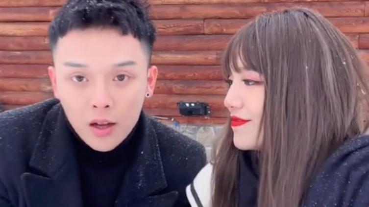 韩安冉|兜儿刚出月子，小猪和陌生女子搞“暧昧”，网友：下一任媳妇