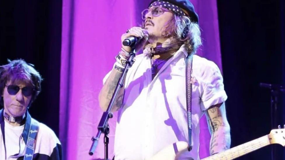 约翰尼·德普|德普+薇诺娜+蒂姆·波顿梦幻组合拍新片！凯特·摩丝也来慰问旧情人