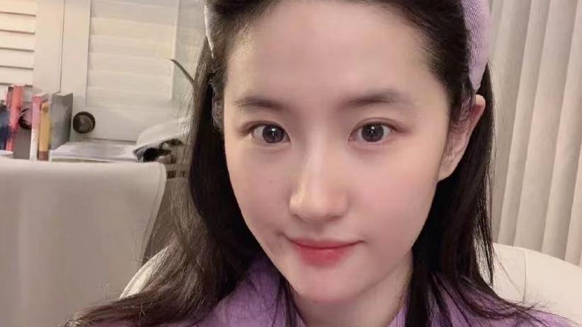 明星素颜|“她素颜很美，可惜是假的”