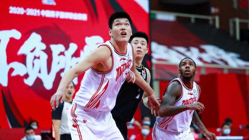 广东男篮|广东宏远好消息！2米25大中锋或加盟，杜锋找到阿联接班人