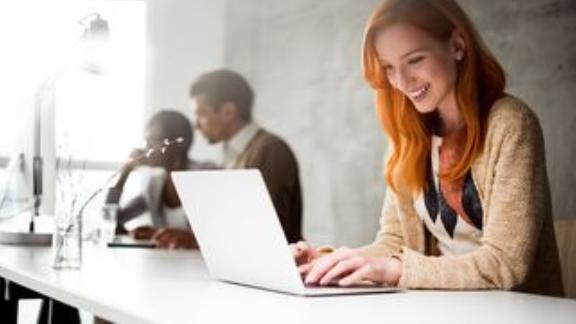 利益冲突|职场中，能把同事当成朋友的人，往往有这四种表现