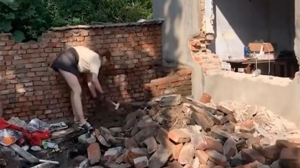 农村夫妻放弃在城市买房，回乡下改造160㎡破旧老房，装修挺时髦