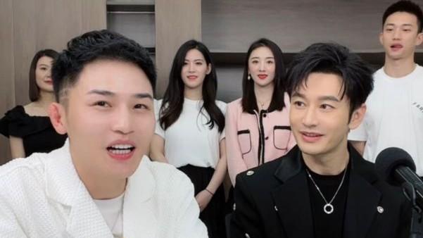 黄晓明|黄晓明与网红衣哥直播带货，被嘲自降身价，网友：这是没钱了吗