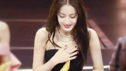 明星|女明星在走红毯时暴露了自己的“真面目”