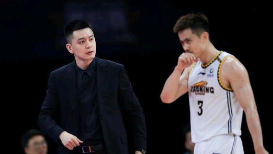 辽宁男篮|45-17！辽宁4名替补太给力6人上双今非昔比争议双外没给杨鸣丢脸