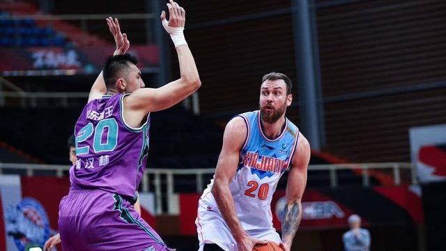 广东男篮|广东队新消息，易建联和周鹏宣布最新决定，NBA中锋要加盟广东