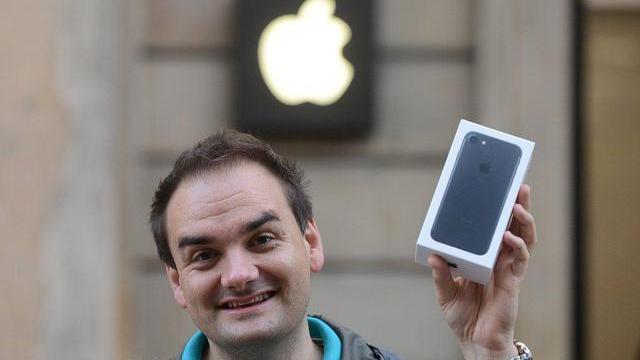 海信|又一国产龙头无奈停供！供货iPhone13被拒，短板被对手拿捏死死的