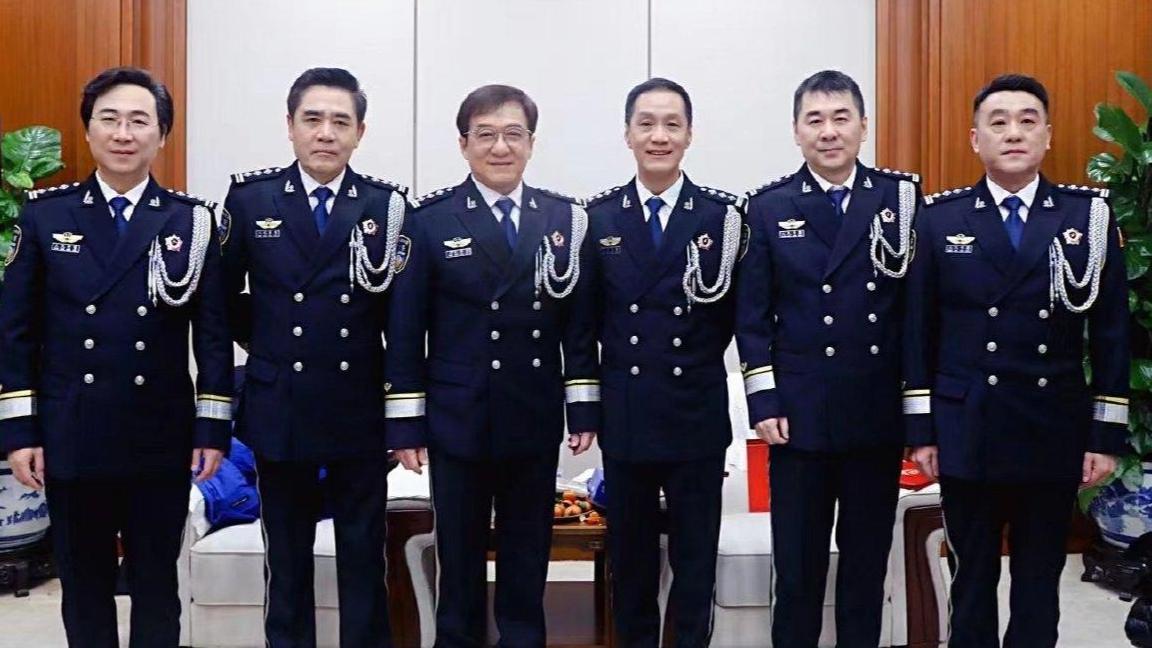 成龙|一众老戏骨穿警服超养眼！网友：没一个像警察的