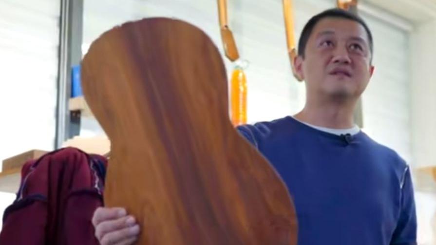 李亚鹏|隐形收藏家李亚鹏，豪掷数百万定制香木吉他，收藏的石头值3亿