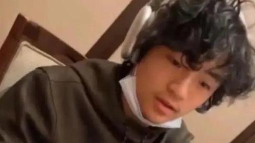 张柏芝|张柏芝晒两儿子近况，Quintus模样乖巧，大儿子造型前卫太抢镜