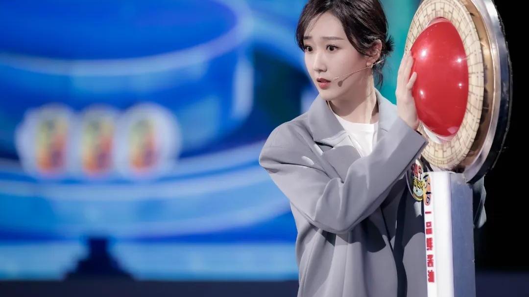 王嘉宁|王嘉宁主持文化综艺一把好手，为何到了自己猜歌名却脑子一片空白