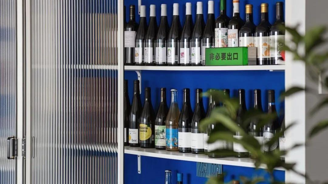 120㎡的精致套间，克莱因蓝下所表现出热爱生活的方式