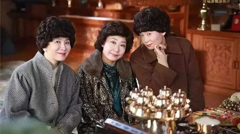 穿衣搭配 女人上了年纪不能瞎打扮，注意这3个细节，优雅更减龄