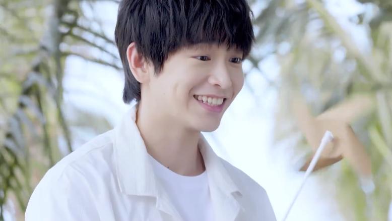 黄磊|《向往6》幕后花絮，彭昱畅瘦成焦点，却没人留意黄磊看他的眼神