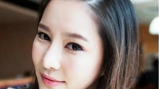 侯耀文|“托妻献子”：侯耀文去世，袁茵嫁给师侄戴志诚如今过得怎样？