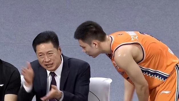 斯蒂芬·库里|胡金秋受伤，李春江压力大，孙铭徽的一席话，帮李春江彻底减压