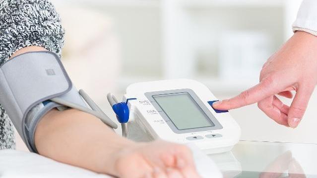 脑中风|高血压病人有这4个表现，说明脑中风盯上你了